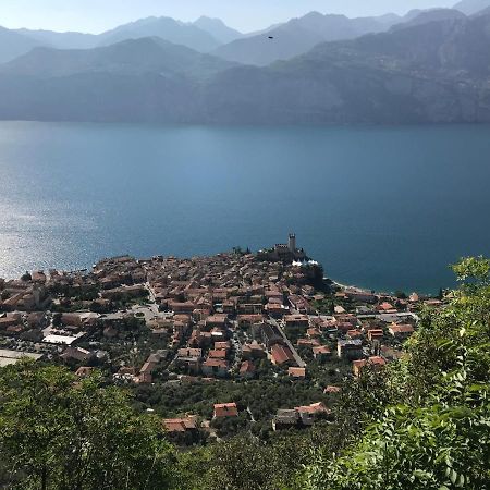 مالتشيزينيه Il Castello Apartment المظهر الخارجي الصورة