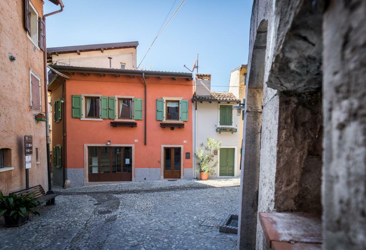مالتشيزينيه Il Castello Apartment المظهر الخارجي الصورة