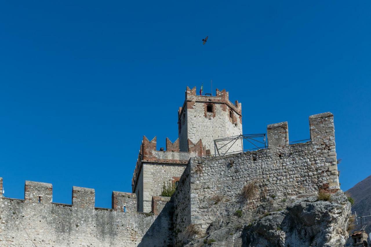 مالتشيزينيه Il Castello Apartment المظهر الخارجي الصورة