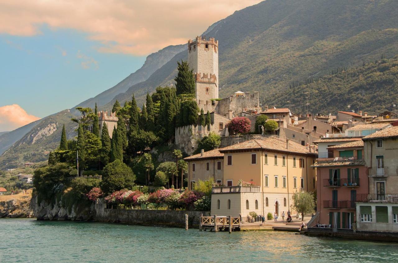 مالتشيزينيه Il Castello Apartment المظهر الخارجي الصورة