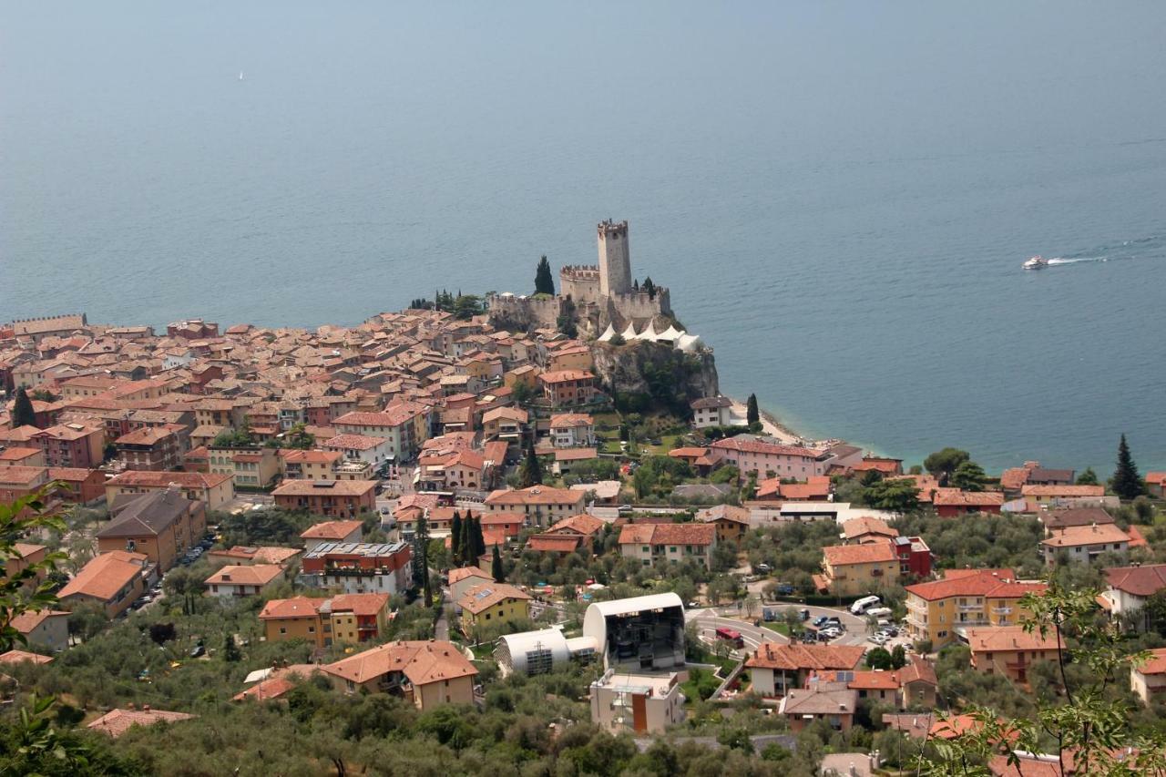 مالتشيزينيه Il Castello Apartment المظهر الخارجي الصورة