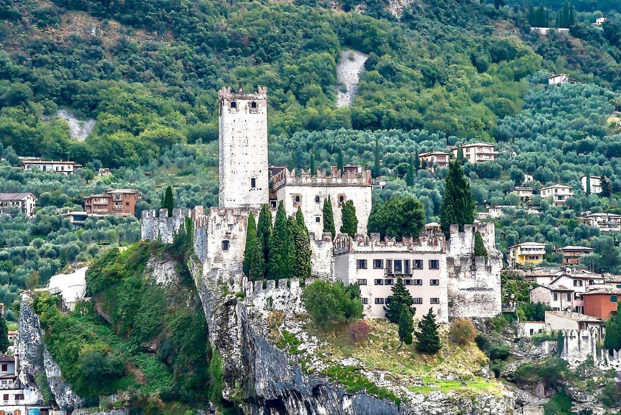 مالتشيزينيه Il Castello Apartment المظهر الخارجي الصورة